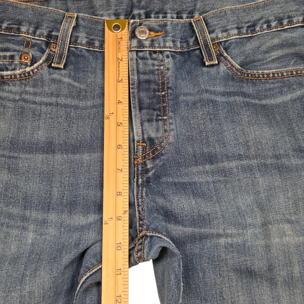 Levi's Men's Straight Jeans in Medium Blue Wash